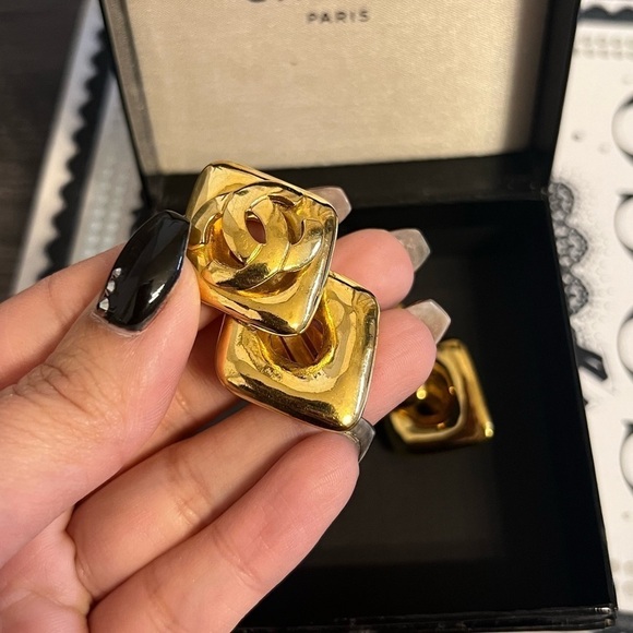 CHANEL Vintage Gold CC Logo Dangle Clip On Earrings - Picture 9 of 10